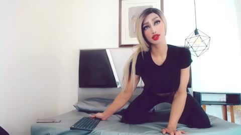 Hilary Avilan online show from 01-03-25, 07:39