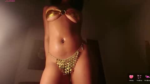 Snapshot of hilaryebony_ chatting on 05-19-26, 08:15 - 29p online show from 05-19-26, 08:15
