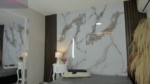 Hilary Thomsom online show from 03-08-26, 12:42