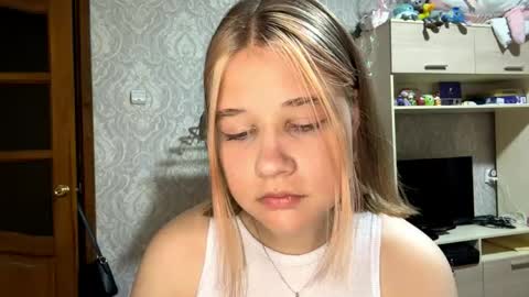 Julia online show from 05-06-26, 02:44