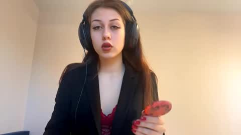 Snapshot of hildredmabray chatting on 10-11-25, 06:12 Hi Im Elizabeth online show from 10-11-25, 06:12