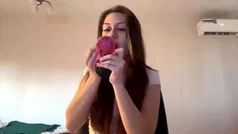 Snapshot of hildredmabray chatting on 10-20-25, 12:05 Hi Im Elizabeth online show from 10-20-25, 12:05