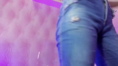  Hillary  online show from 02-28-25, 04:43