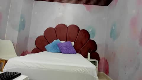 Snapshot of hillary_bigbutt chatting on 03-15-26, 03:45 Hillary online show from 03-15-26, 03:45