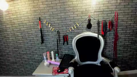 Snapshot of hillary_bigbutt chatting on 03-24-26, 04:17 Hillary online show from 03-24-26, 04:17