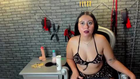 Snapshot of hillary_bigbutt chatting on 03-27-26, 08:26 Hillary online show from 03-27-26, 08:26