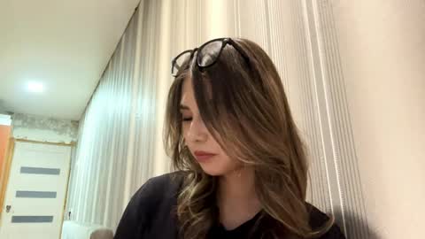 Snapshot of hilmavasudevan chatting on 03-27-26, 02:39 Lia online show from 03-27-26, 02:39