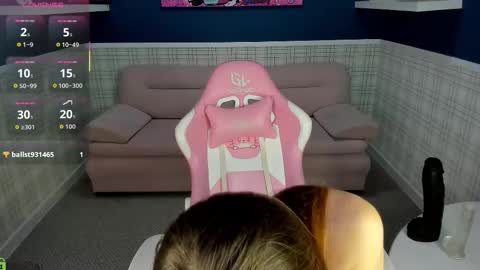 Snapshot of hina_smith chatting on 10-24-25, 11:06 hina smilth online show from 10-24-25, 11:06