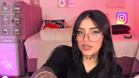 Snapshot of hinataweed01 chatting on 11-11-25, 04:01 Karol Independent Model online show from 11-11-25, 04:01