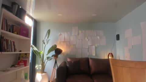 Hinnata online show from 11-22-25, 06:07