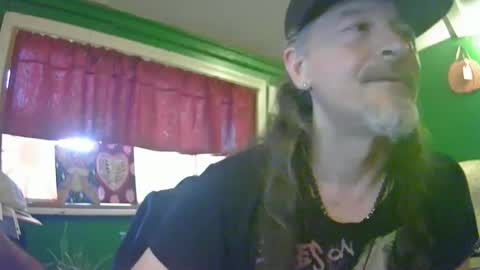 hippiedad333 online show from 06-05-26, 12:06