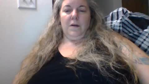 hippysnewhere online show from 06-04-26, 03:29