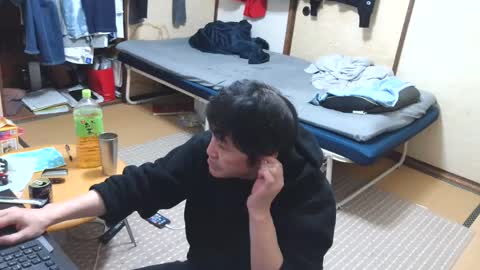 Snapshot of hiro110 chatting on 01-12-25, 12:12 hiro110 online show from 01-12-25, 12:12