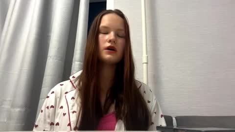 Snapshot of hirokobab chatting on 10-14-25, 02:29 Viola online show from 10-14-25, 02:29
