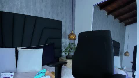 Hisoka online show from 11-21-25, 01:04