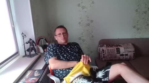 Snapshot of hlestus chatting on 10-10-25, 07:07 Wet Jack online show from 10-10-25, 07:07