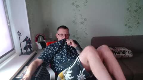 Snapshot of hlestus chatting on 10-21-25, 06:36 Wet Jack online show from 10-21-25, 06:36