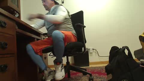 Snapshot of hockeybud chatting on 10-07-25, 06:16 Rick online show from 10-07-25, 06:16