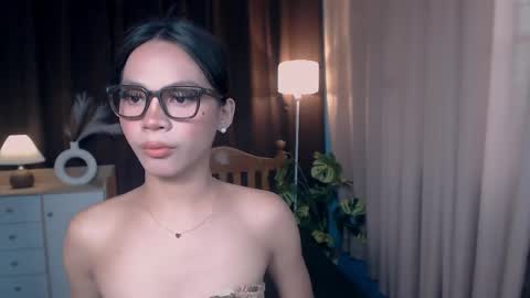 Snapshot of hoellygia chatting on 03-22-26, 10:13 IM NEW HERE ITS ME GIA online show from 03-22-26, 10:13