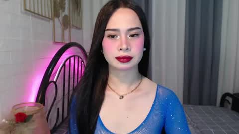 hoelymolly online show from 06-20-26, 06:22