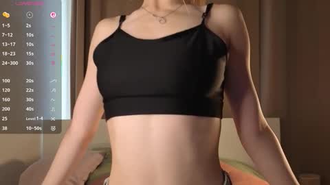 Snapshot of holayoula chatting on 09-23-25, 08:17 Moni Monica online show from 09-23-25, 08:17