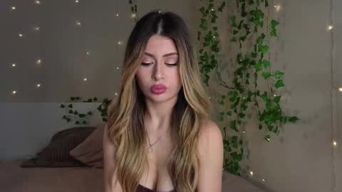 Snapshot of holayoula chatting on 11-01-25, 08:16 Moni Monica online show from 11-01-25, 08:16