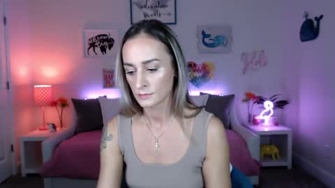 Holi Hurricane online show from 10-09-25, 01:36