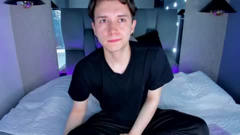 Snapshot of hollannd_ chatting on 06-18-26, 03:38 Holland online show from 06-18-26, 03:38