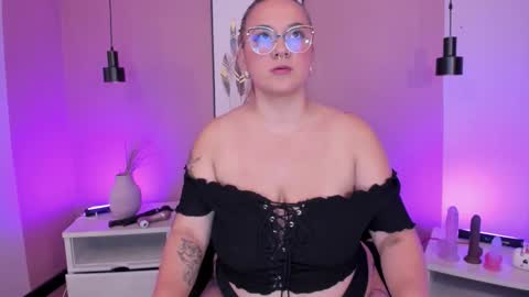 Hollie online show from 10-02-25, 08:10