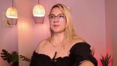 Hollie online show from 10-25-25, 07:41