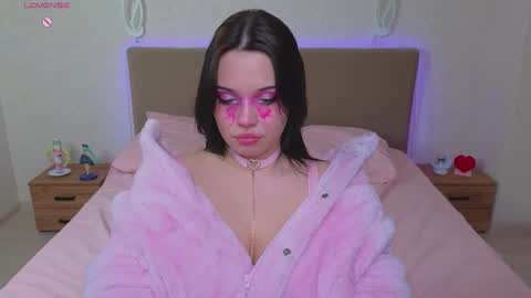 Snapshot of hollislux chatting on 04-24-26, 06:54 Lux online show from 04-24-26, 06:54
