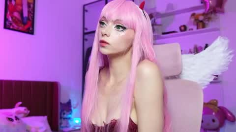 Snapshot of holliwould_ chatting on 05-17-26, 12:45 Holli online show from 05-17-26, 12:45