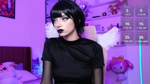 Snapshot of holliwould_ chatting on 05-22-26, 12:11 Holli online show from 05-22-26, 12:11