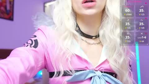 Snapshot of holliwould_ chatting on 05-29-26, 01:31 Holli online show from 05-29-26, 01:31