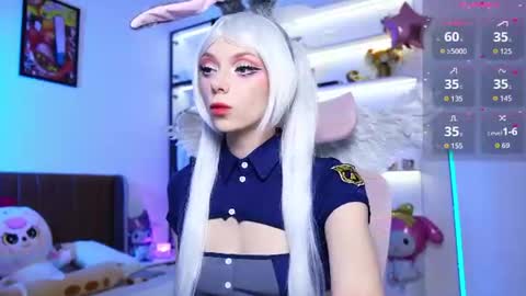 Snapshot of holliwould_ chatting on 06-23-26, 10:57 Holli online show from 06-23-26, 10:57