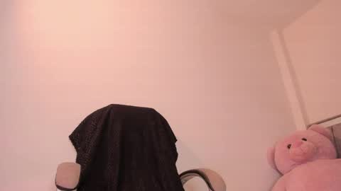 holly_16 online show from 05-05-26, 11:24