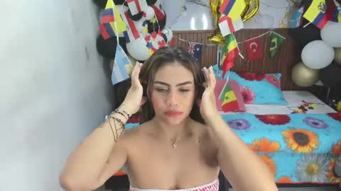 Snapshot of holly_22 chatting on 06-27-26, 12:55 Holly 22 online show from 06-27-26, 12:55