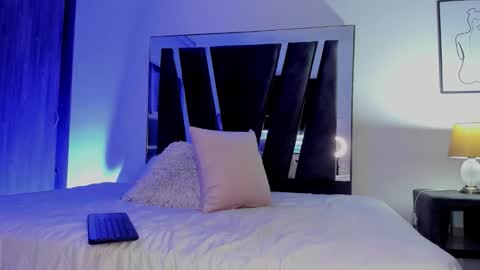 Snapshot of holly_29_m chatting on 03-09-26, 01:20 Mara online show from 03-09-26, 01:20