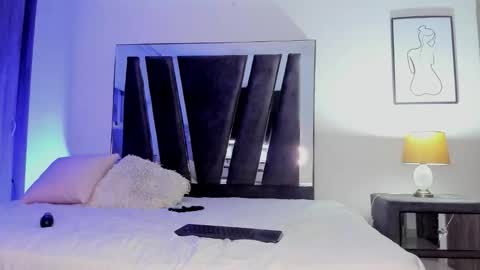 Snapshot of holly_29_m chatting on 03-12-26, 03:23 Mara online show from 03-12-26, 03:23