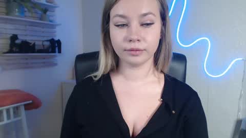 Snapshot of holly_bb95 chatting on 12-13-24, 09:57 Holly online show from 12-13-24, 09:57