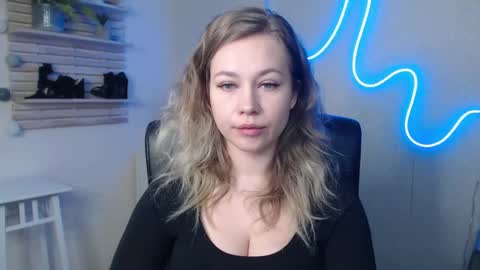 Snapshot of holly_bb95 chatting on 01-07-25, 04:29 Holly online show from 01-07-25, 04:29