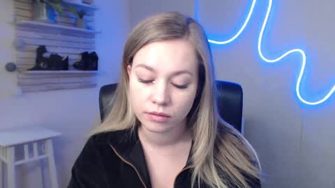 Snapshot of holly_bb95 chatting on 01-08-25, 07:24 Holly online show from 01-08-25, 07:24