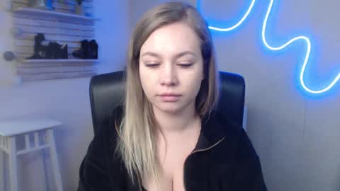 Snapshot of holly_bb95 chatting on 01-08-25, 10:26 Holly online show from 01-08-25, 10:26