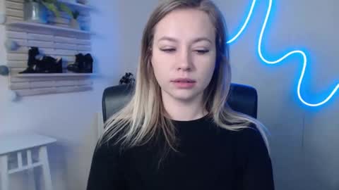 Snapshot of holly_bb95 chatting on 01-09-25, 03:26 Holly online show from 01-09-25, 03:26