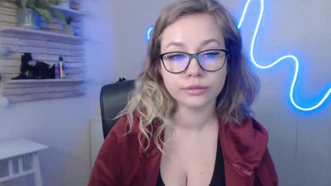 Snapshot of holly_bb95 chatting on 01-13-25, 06:27 Holly online show from 01-13-25, 06:27