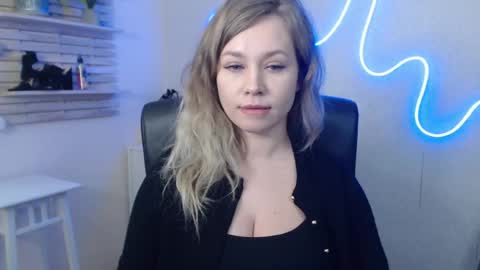 Snapshot of holly_bb95 chatting on 01-14-25, 06:24 Holly online show from 01-14-25, 06:24