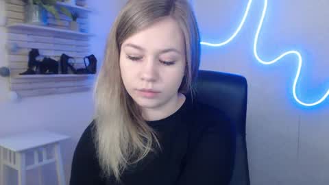 Snapshot of holly_bb95 chatting on 01-16-25, 03:23 Holly online show from 01-16-25, 03:23