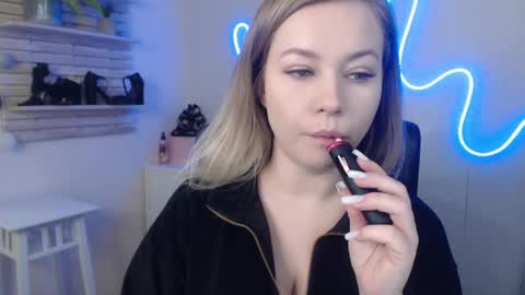 Snapshot of holly_bb95 chatting on 01-17-25, 03:34 Holly online show from 01-17-25, 03:34