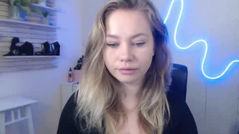 Snapshot of holly_bb95 chatting on 01-29-25, 02:30 Holly online show from 01-29-25, 02:30