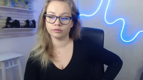 Snapshot of holly_bb95 chatting on 01-29-25, 05:40 Holly online show from 01-29-25, 05:40